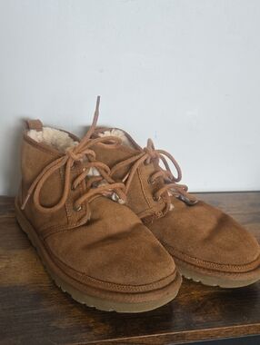 UGG Men's Suede Chukka Boots in Chestnut